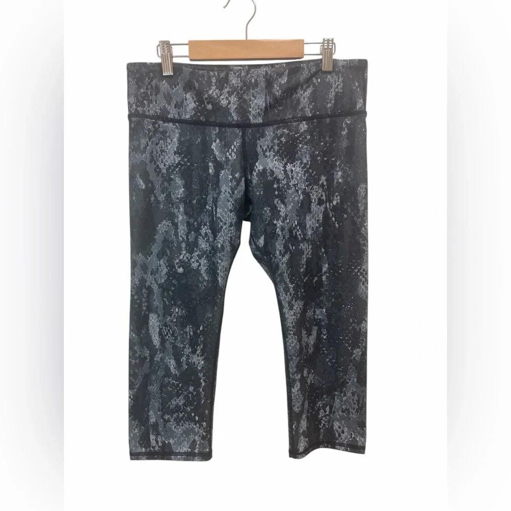 ALO Yoga Black and Gray Snakeskin patterned leggings